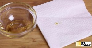 Thử mật ong thật bằng khăn giấy
